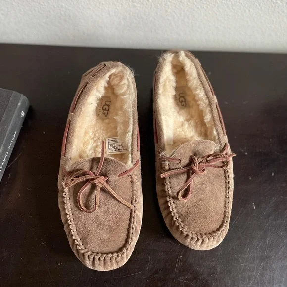 UGG DAKOTA moccasin women’s 8 brown - Picture 3 of 5